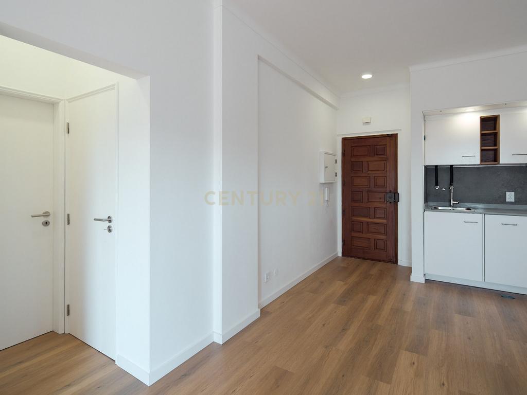 Apartamento T1  Renovado com Vista Panorâmica Costa da Caparica - Almada - Image 6