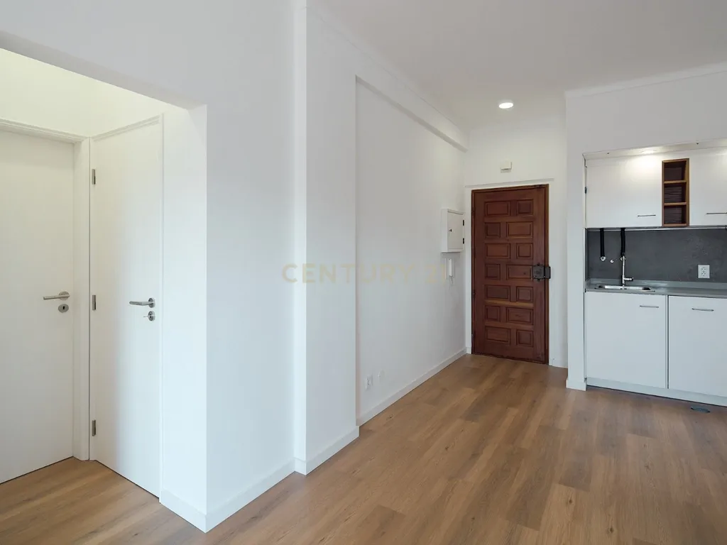 Apartamento T1 Renovado com Vista Panorâmica Costa da Caparica - Almada - Image 6