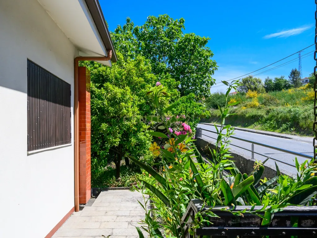 Descubra Esta Moradia T3 em Penafiel com Cave, Jardim e Acessos Excelentes - Image 4