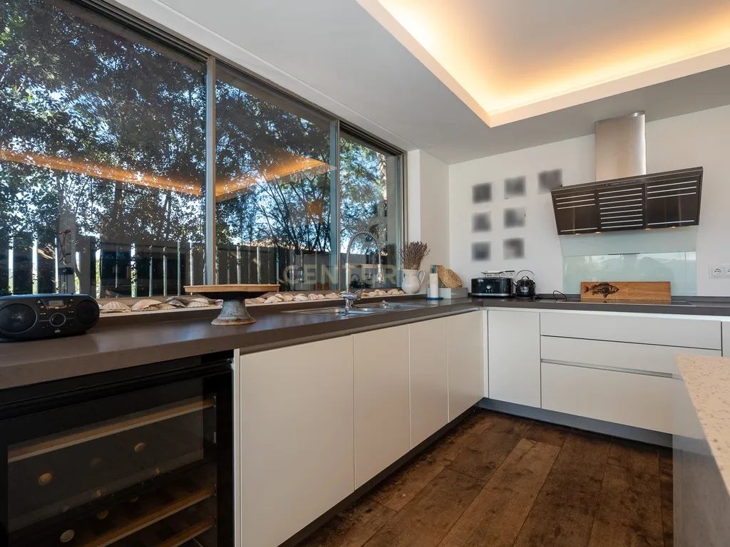Moradia Exclusiva em Primeira Linha de Mar com Piscina Infinita / Tróia-Carvalhal - Image 20