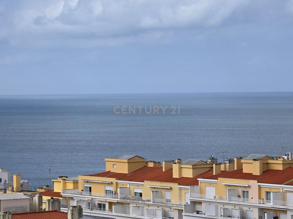 Terreno para Venda nos Jardins da Parede com Vista Mar - Image 4