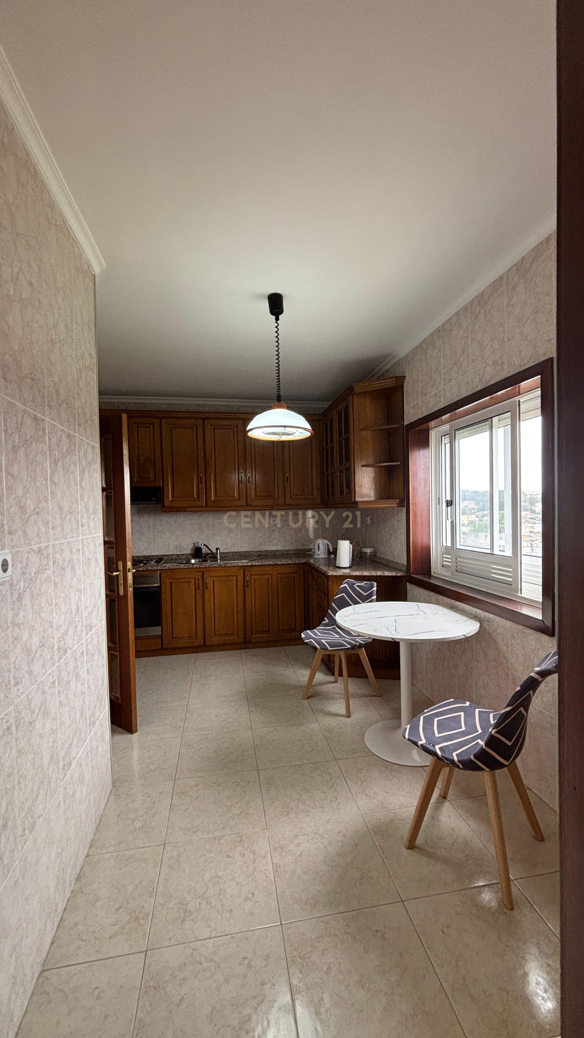 Fotografia 2 de Apartamento T3 no Último Piso com Terraço e Garagem – A Apenas 750 Metros da Praia