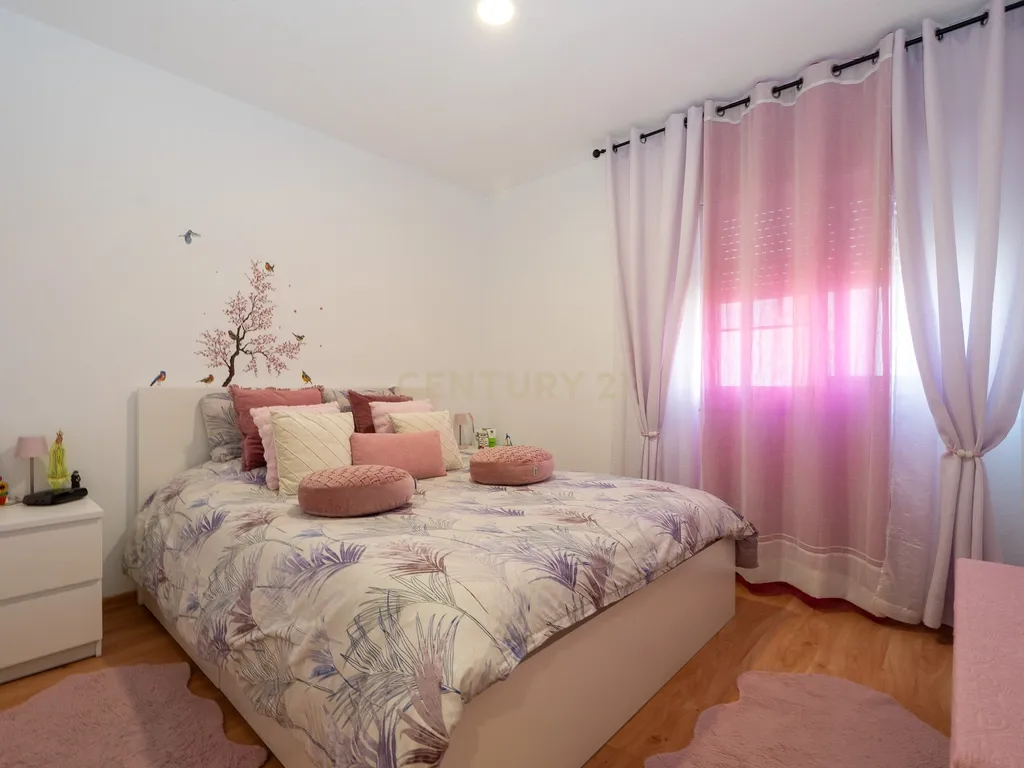 Apartamento de tipologia T4, com 2 WC e arrecadação localizado em Santo António dos Cavaleiros – Loures. - Image 14