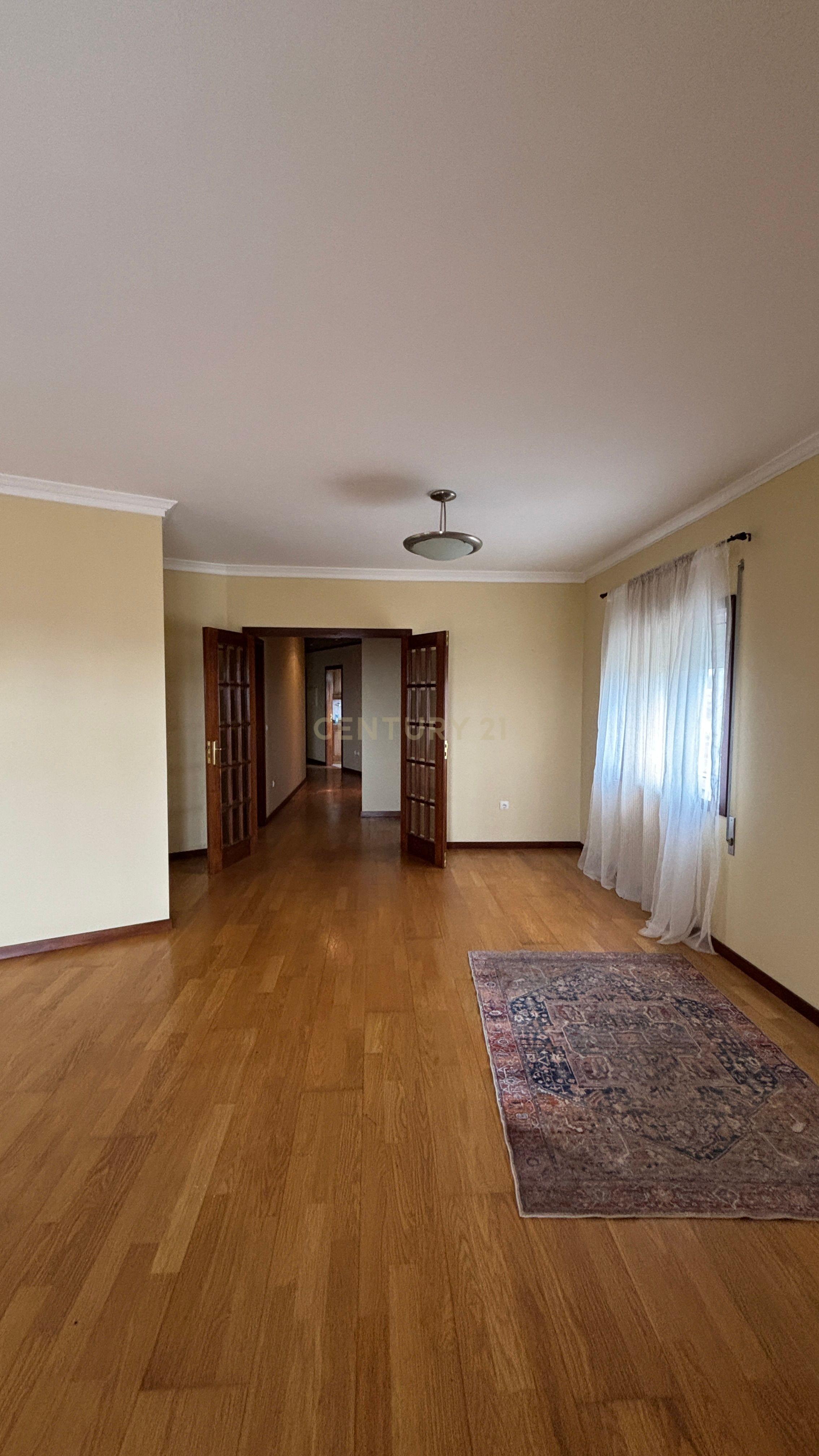 Fotografia 5 de Apartamento T3 no Último Piso com Terraço e Garagem – A Apenas 750 Metros da Praia