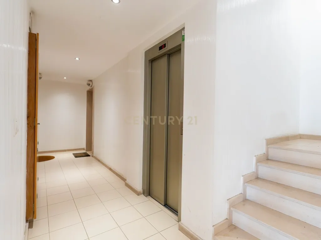 T2 com 115m² na Quinta de São Macário | Varandas | Elevador | Arrecadação | Vista de mar subtil - Image 39