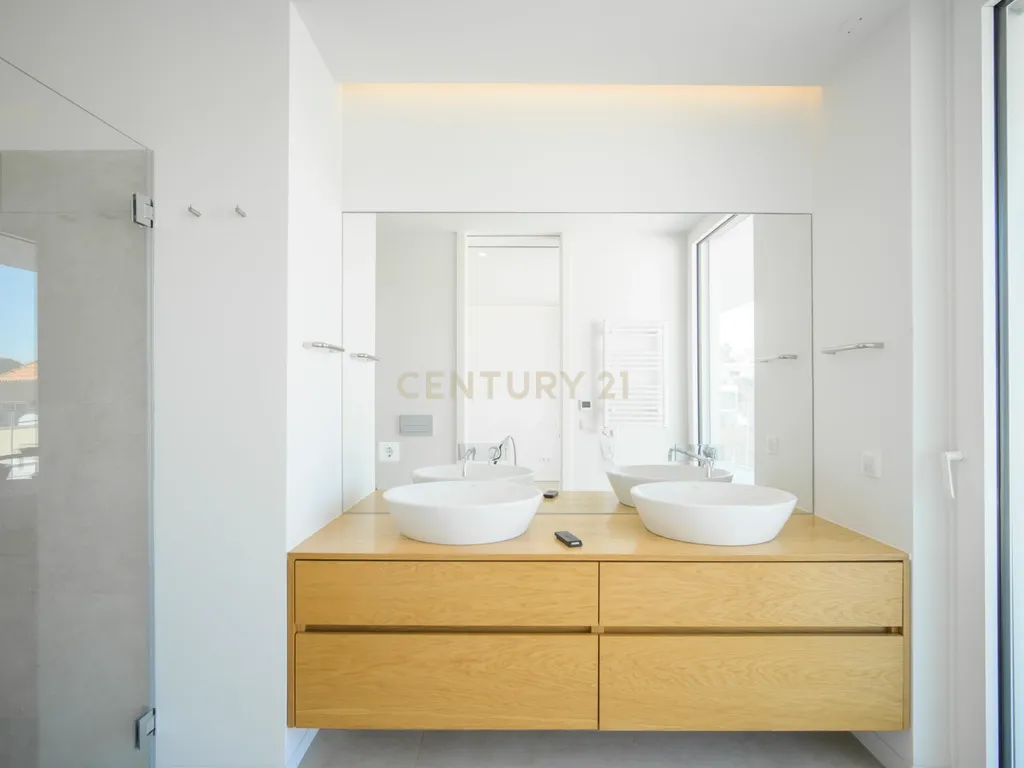 Apartamento T4 com Vista Mar em Condomínio Privado – Monte Estoril - Image 31