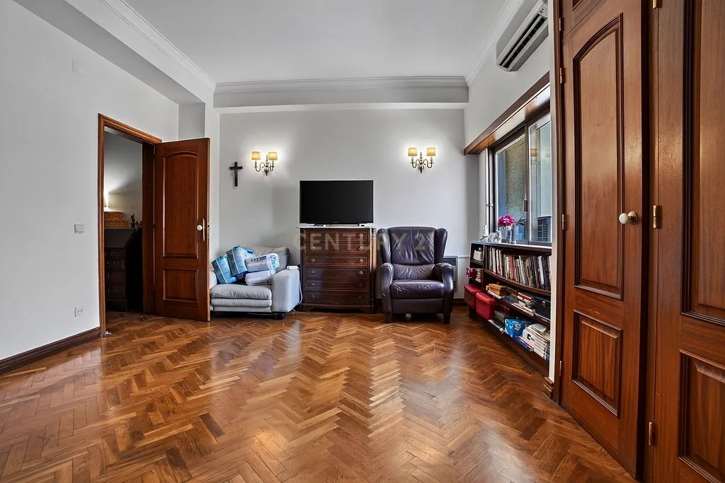 Apartamento Moderno em Campo Grande, Lisboa - 4 Quartos e Vista Panorâmica - Image 29