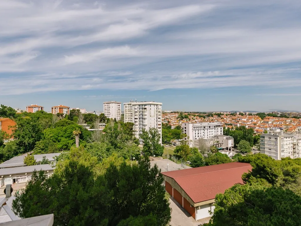 Apartamento T5 com Vista Deslumbrante sobre o Tejo – Olivais - Image 30