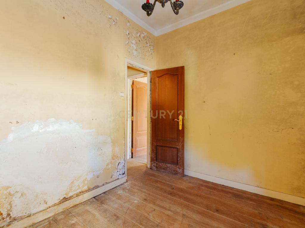 Apartamento T3 para Remodelação com Terraço | Alvito | Lisboa - Image 13