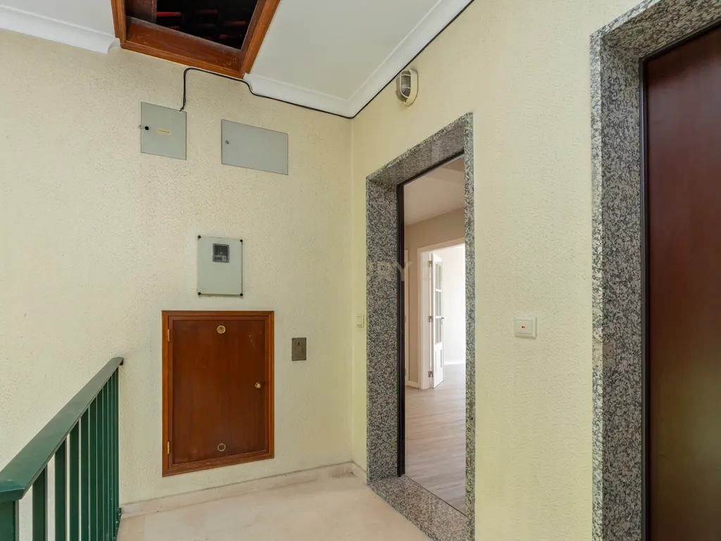 Apartamento Remodelado com Vista Mar na Ericeira, lugar de parqueamento - Image 46