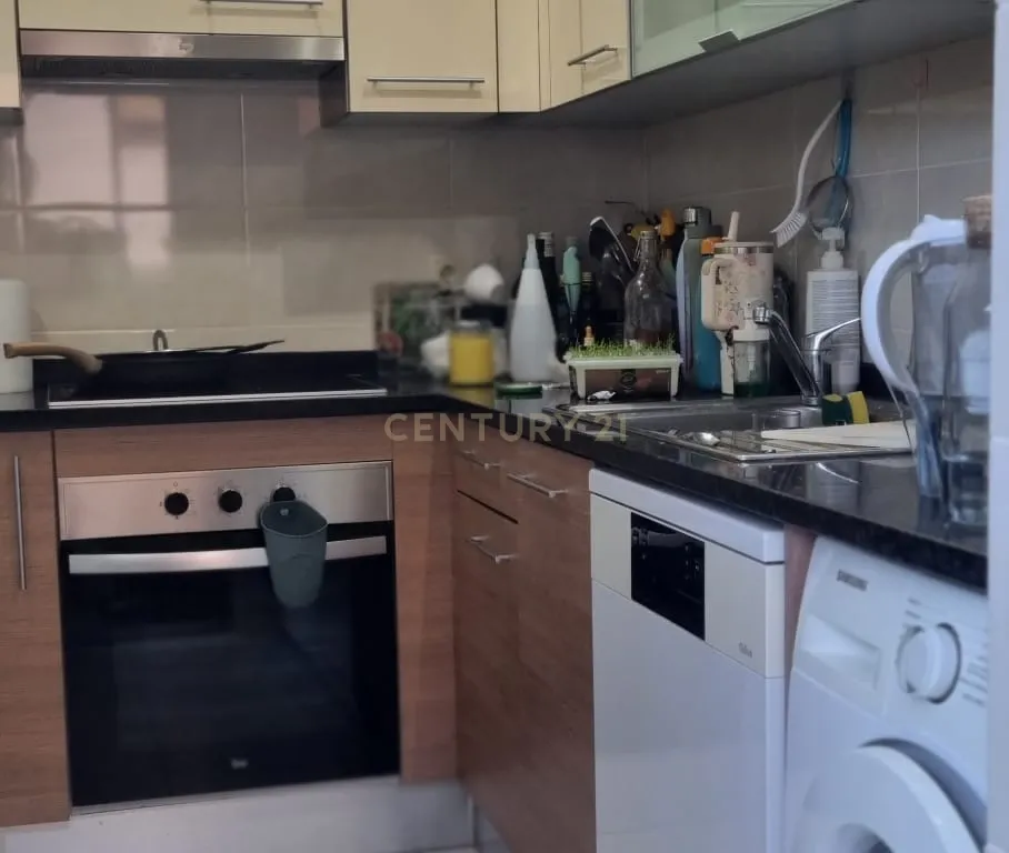 Apartamento T2 com Garagem em Localização Privilegiada - Image 16