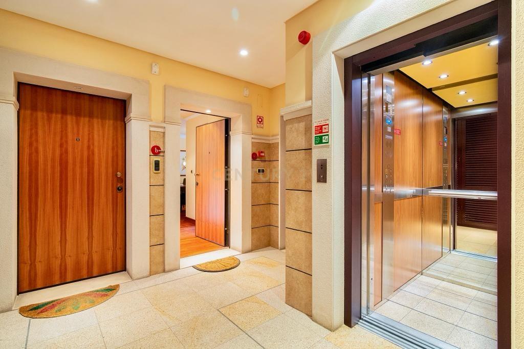 APARTAMENTO T4 SOLAR DAS MARINHAS - Image 1