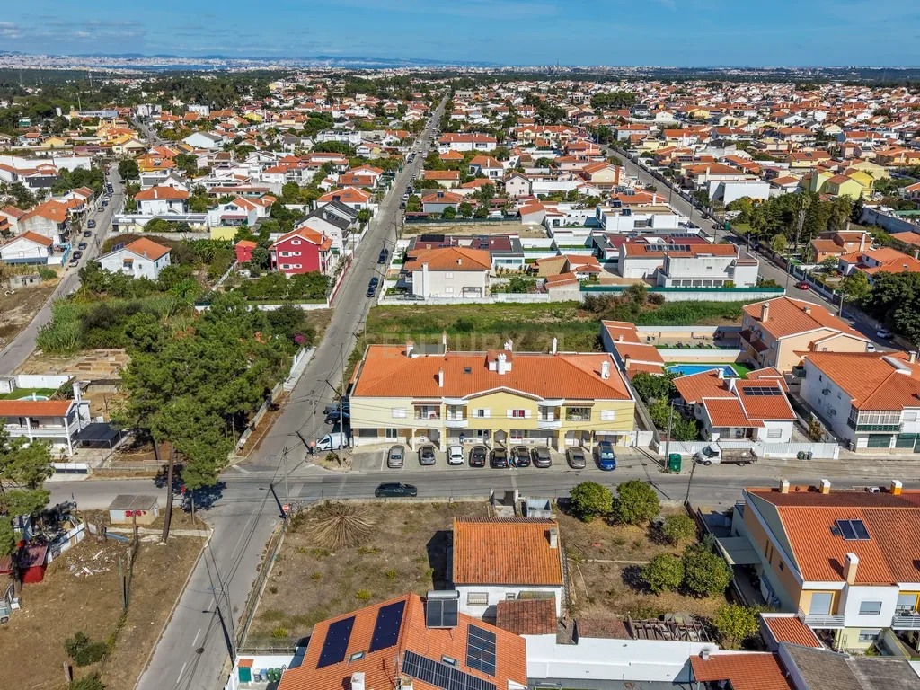 Moradia Isolada com Terreno de 1041 m² – Um Mundo de Possibilidades! - Image 141