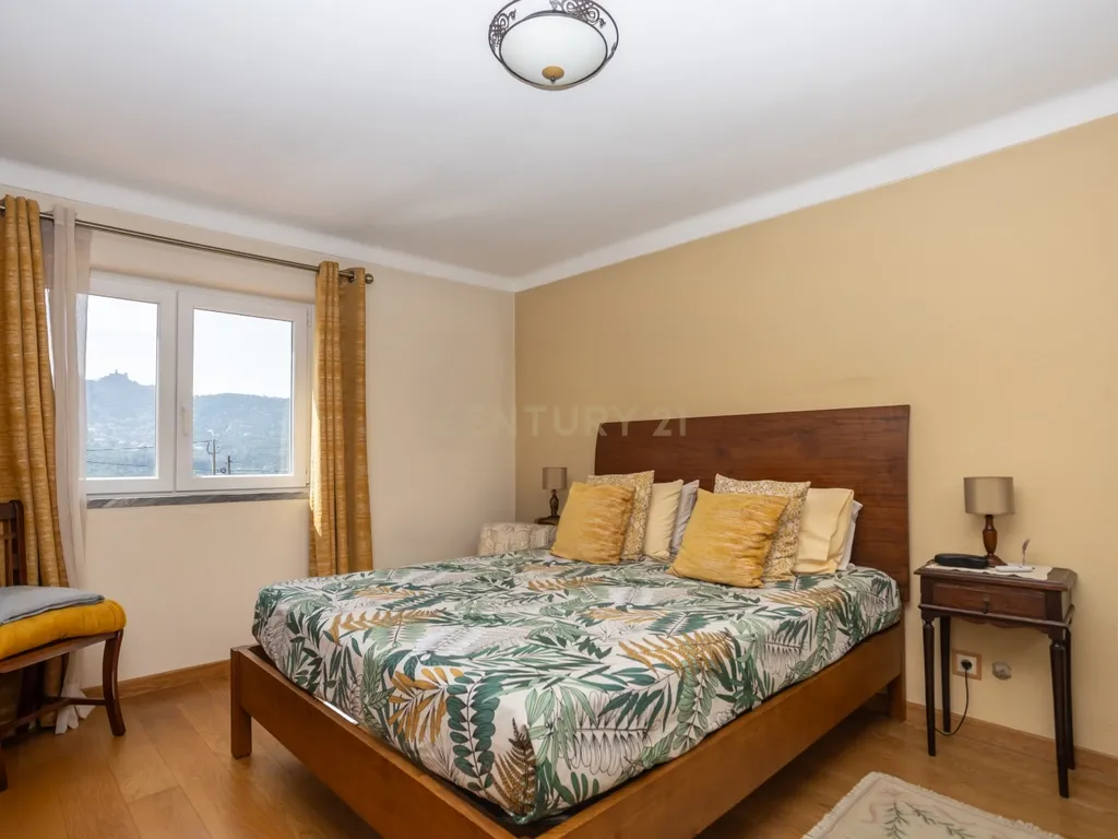 Duas moradias, um terreno com 650 m² e uma vista privilegiada para a Serra de Sintra - Image 55