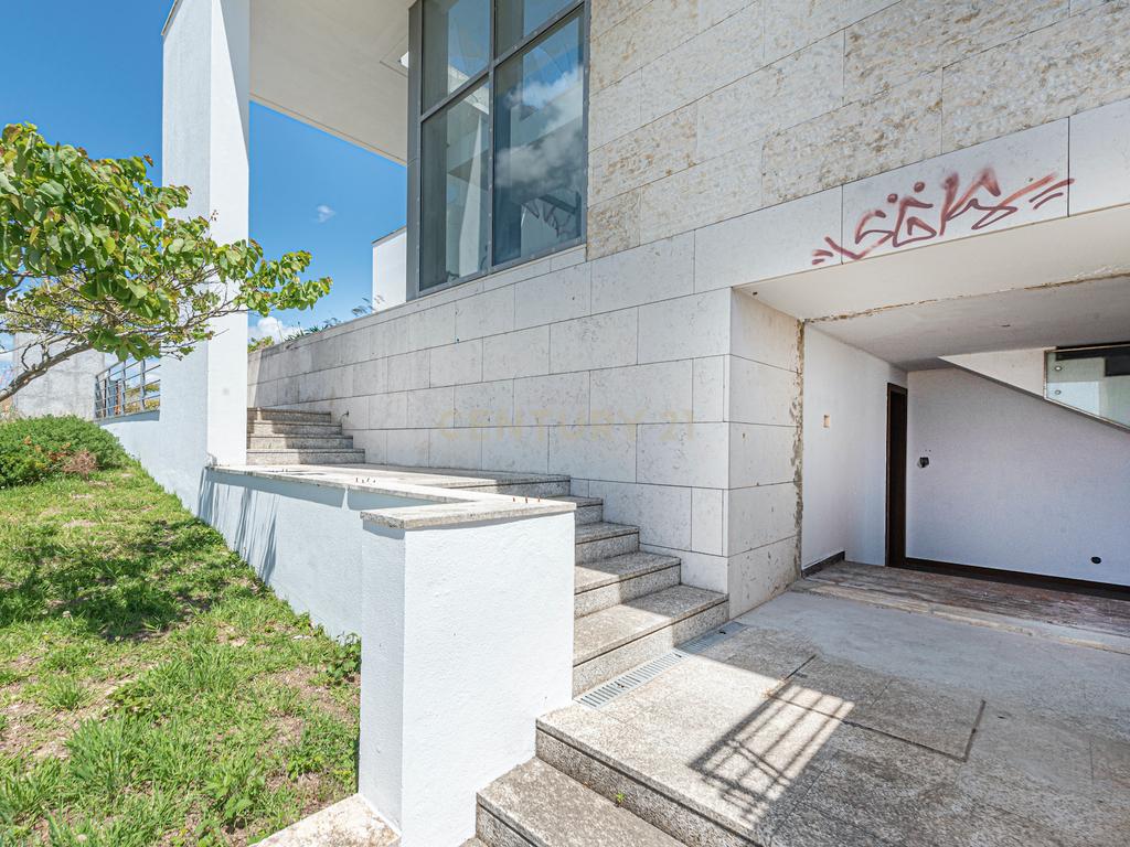 Moradia de Arquitetura Contemporânea na Aldeia dos Capuchos, Vista Mar, Rio e Cidade, com Garagem, Elevador, Piscina e Cobertura com Vista Panorâmica 360º. - Image 7