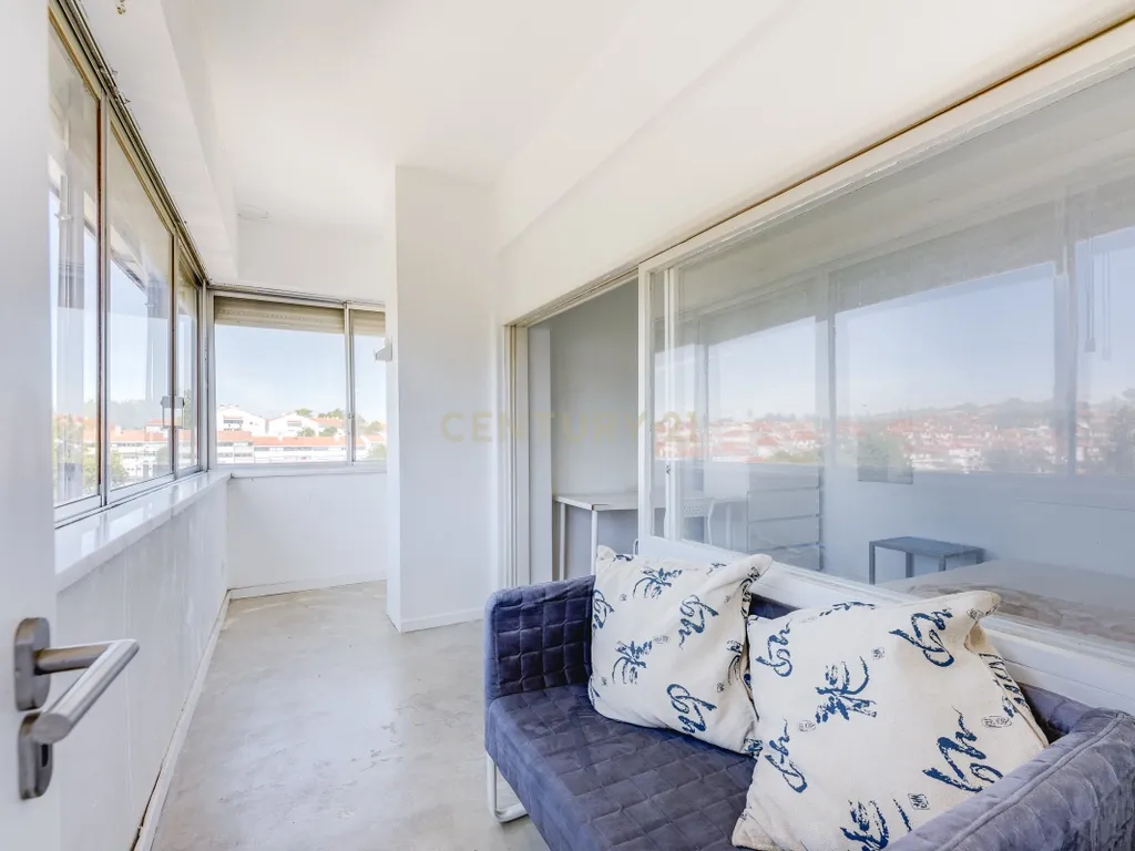 Apartamento T4 para Remodelação no Coração dos Olivais, com Vista Fantástica - Image 11