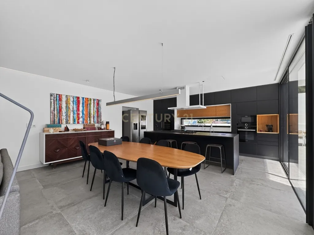 Moradia T3 de Excelência na Aroeira – Conforto, Elegância e Qualidade de Construção - Image 44