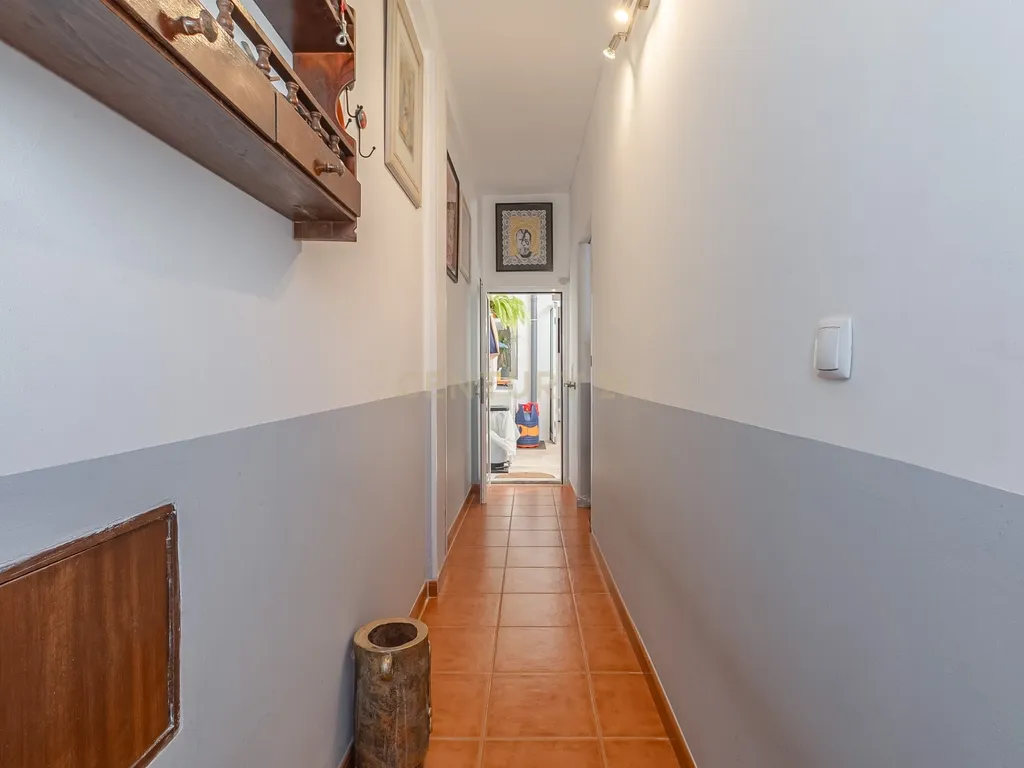 Casa T2 em Faro, Lagos - Localização Privilegiada e Conforto - Image 13