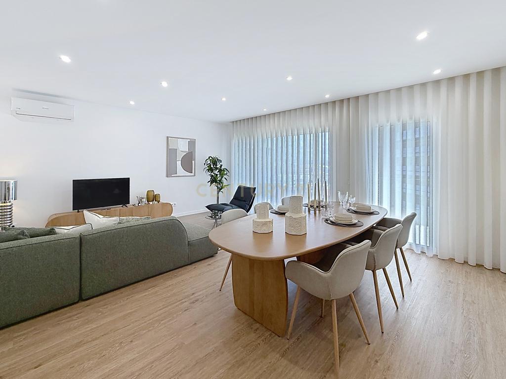 Apartamento Novo com Terraço e Piscina Privativa em Nazaré - Image 12