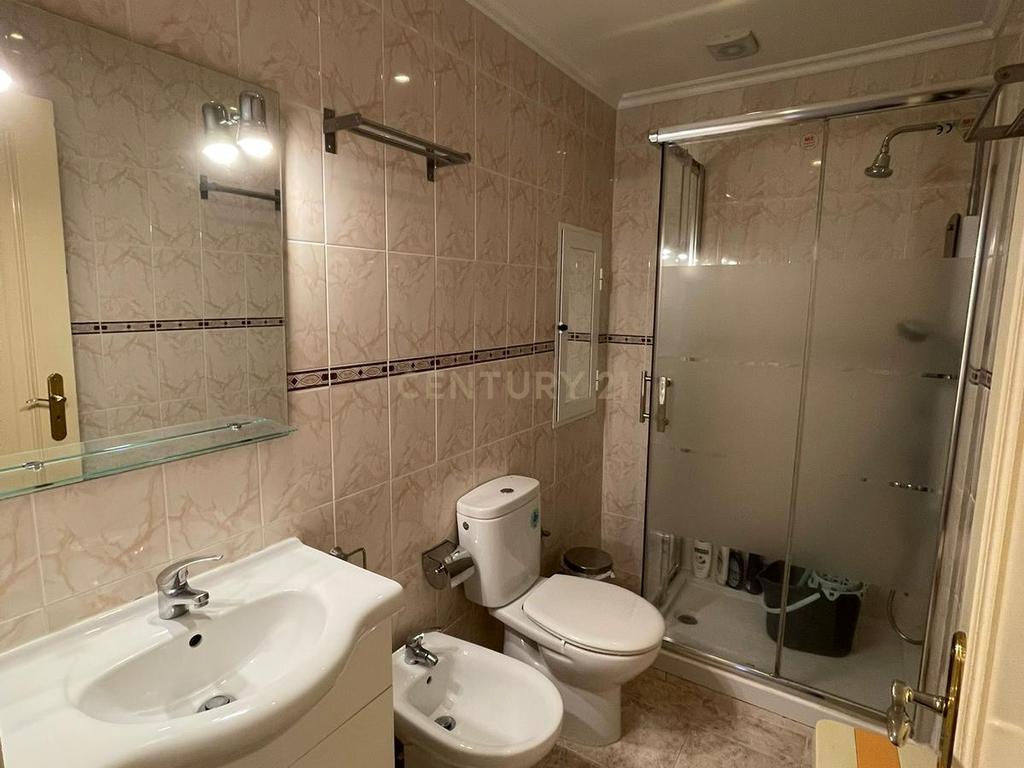 Apartamento T2 | Remodelado | Elevador - Image 9