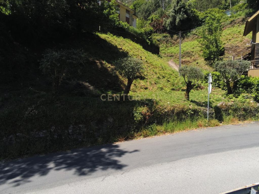 Terreno com Projeto Aprovado no Gerês – Vistas Incríveis para a Albufeira da Caniçada - Image 11