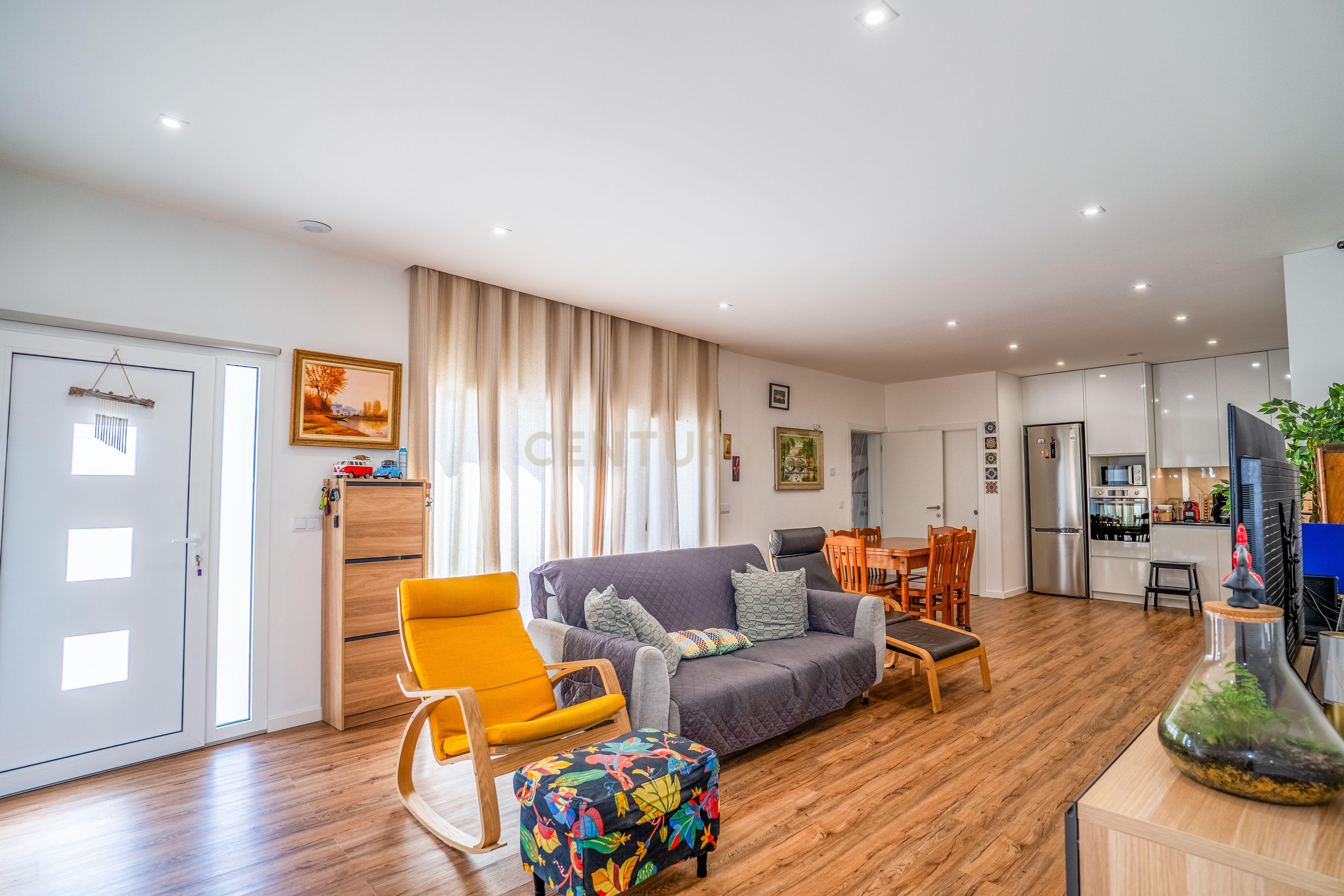 Fotografia 3 de Moradia T3 em Leiria com terraço e churrasqueira