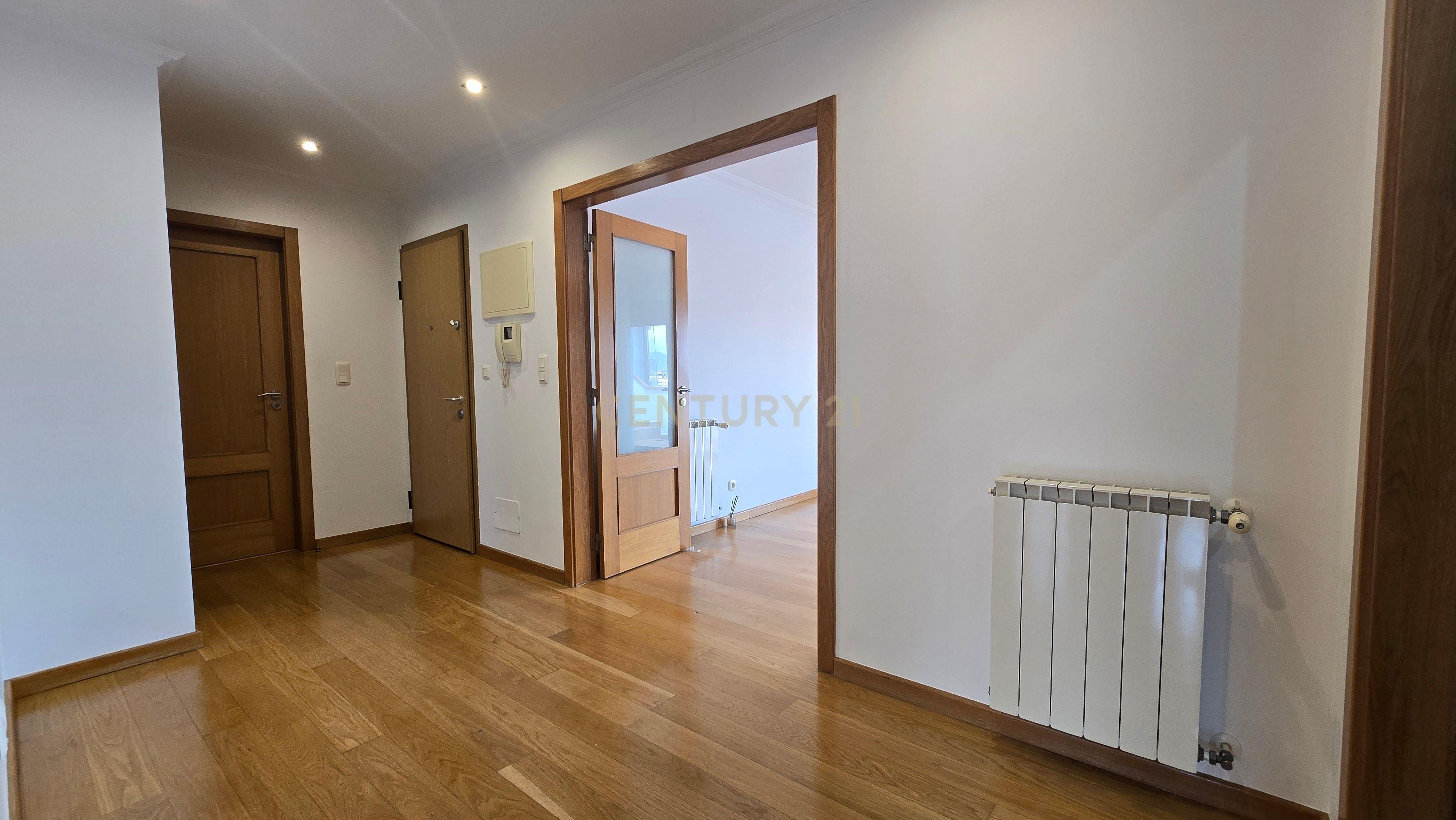 Fotografia 7 de T2 com Box para arrendamento em Porto Salvo, Oeiras