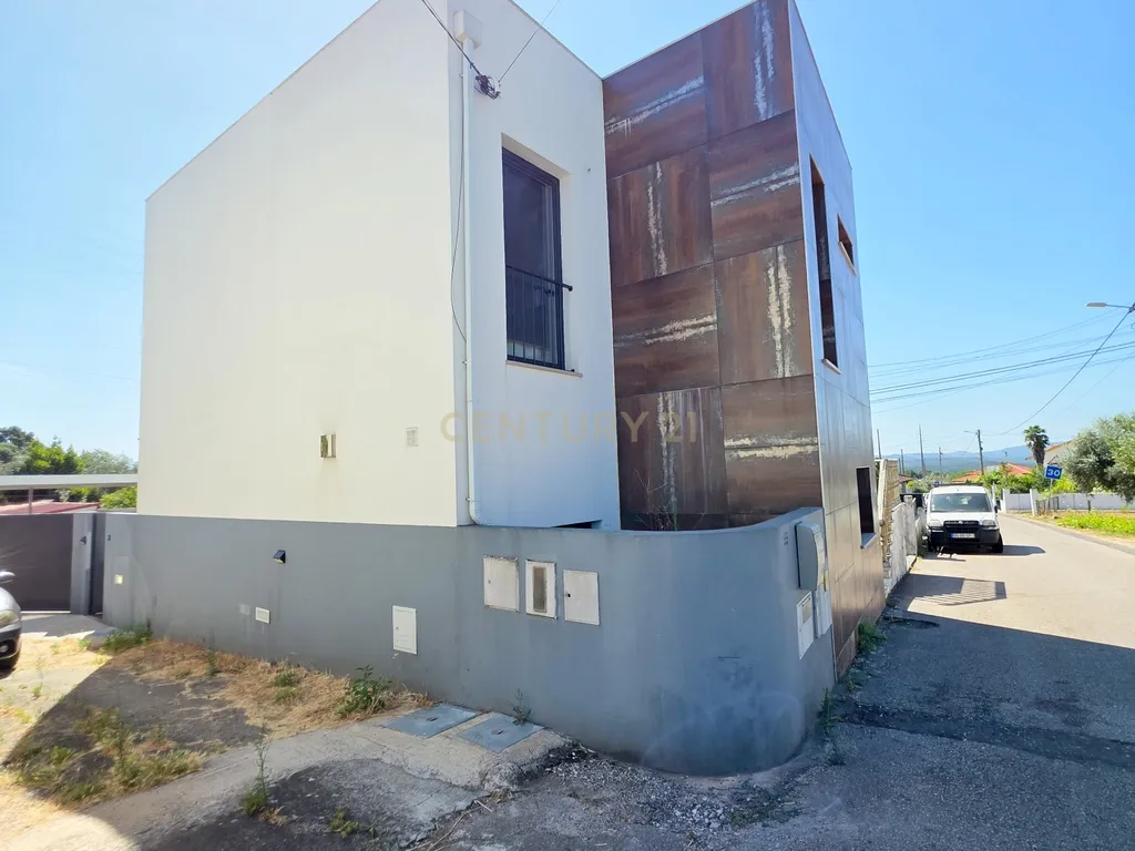 Moradia T3 na Lousã - Image 34