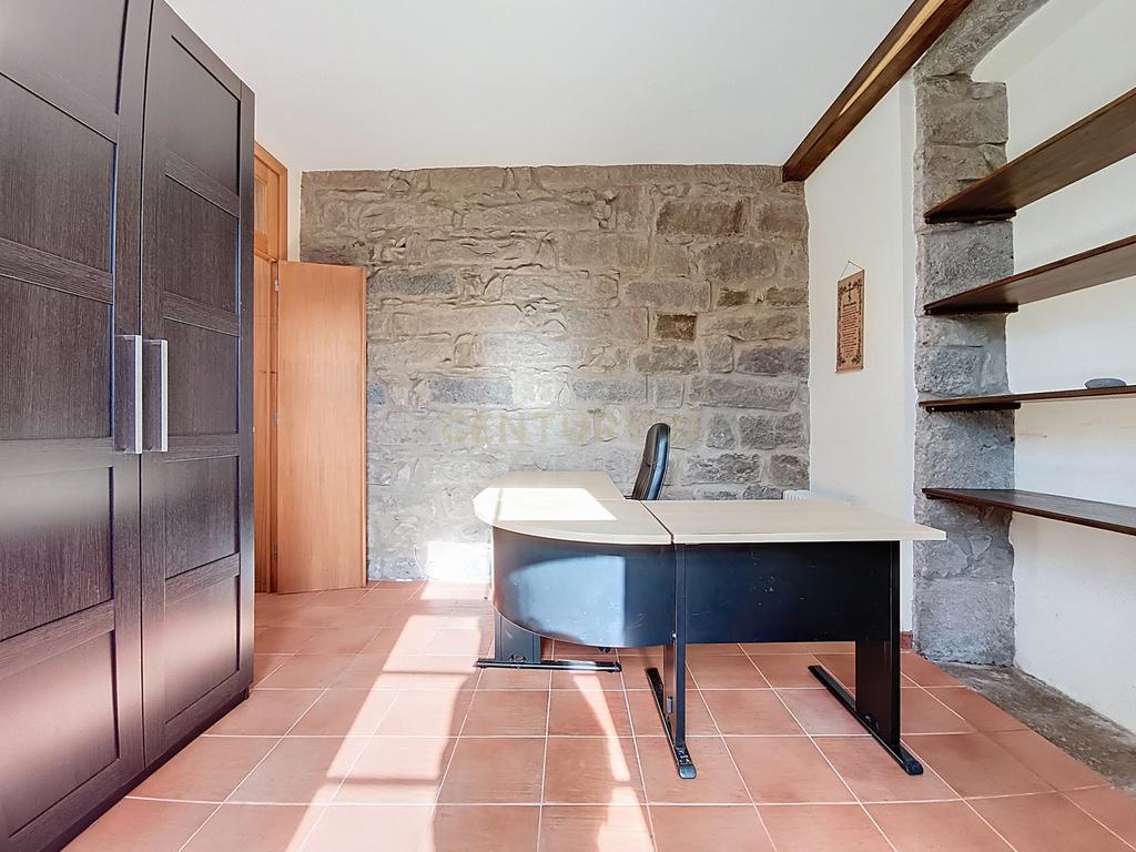 Rústico de Luxo – Moradia Renovada com Vista Mar Deslumbrante - Image 16