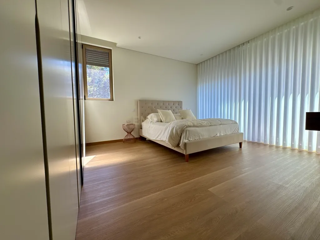 Moradia Contemporânea de Três Frentes | Gondomar, Porto - Image 25