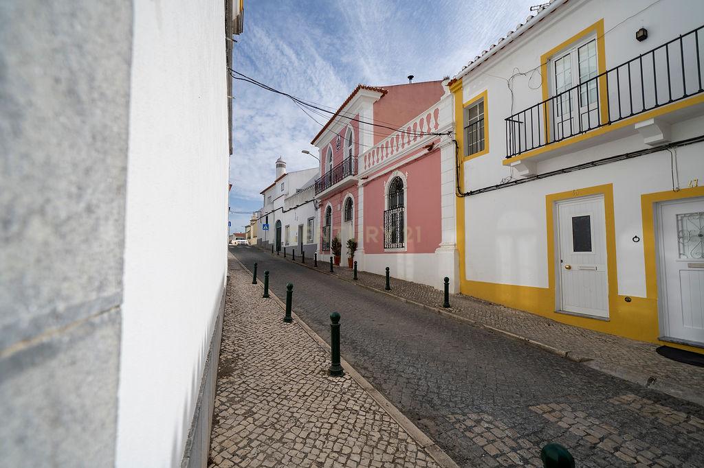 Casa Senhorial do Sec XIX no coração de Ferreira do Alentejo - Image 40