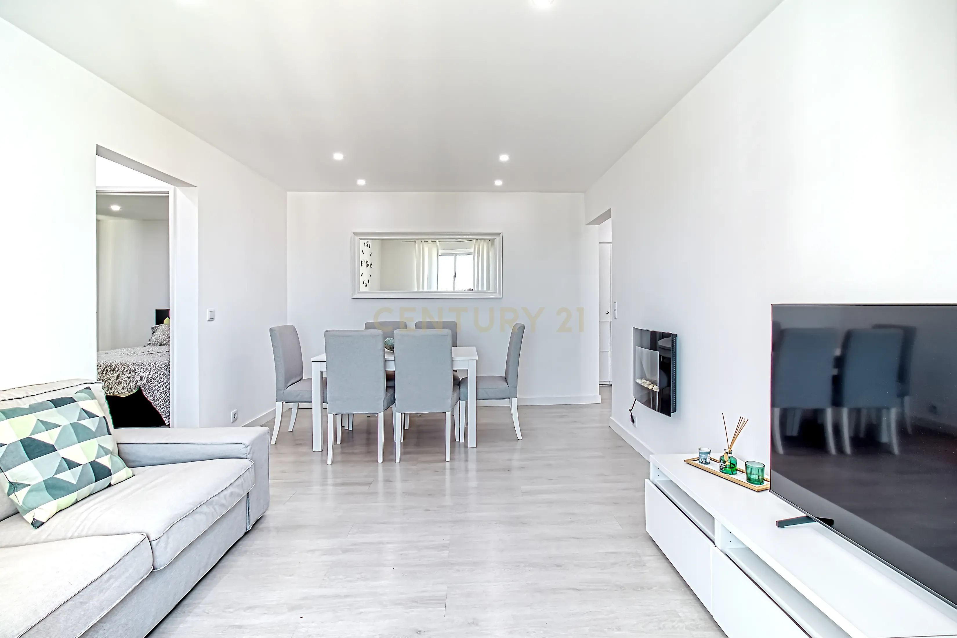Fotografia 5 de Apartamento T2 com 70 m² e Vista Desafogada em Santo António dos Cavaleiros