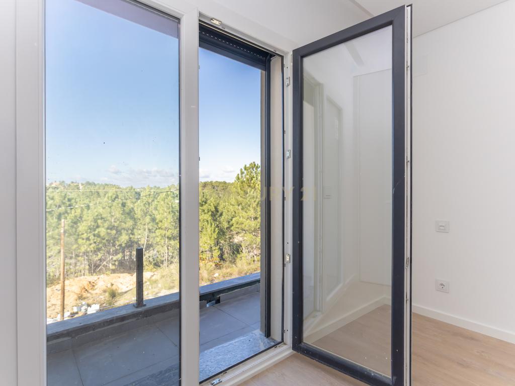 Carisma e boas áreas na sua Moradia Nova T4 Suites!!! no Pinhal do General - Image 64