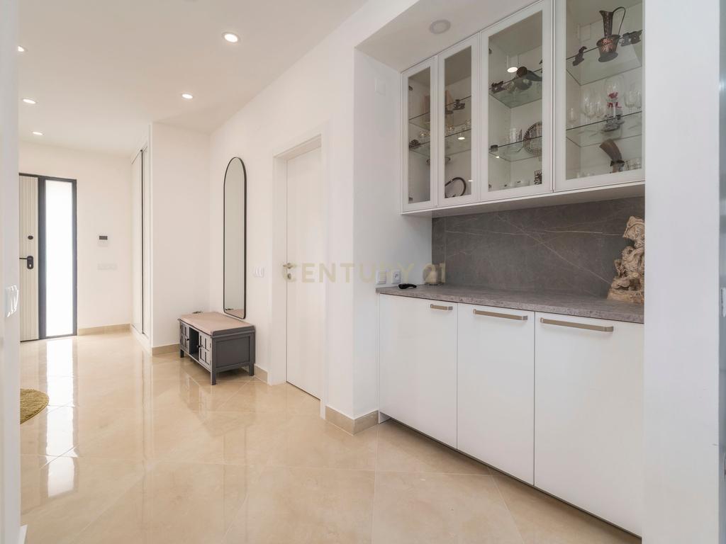 Moradia | Piscina Aquecida  | Totalmente Renovada | Gambelas - Image 31