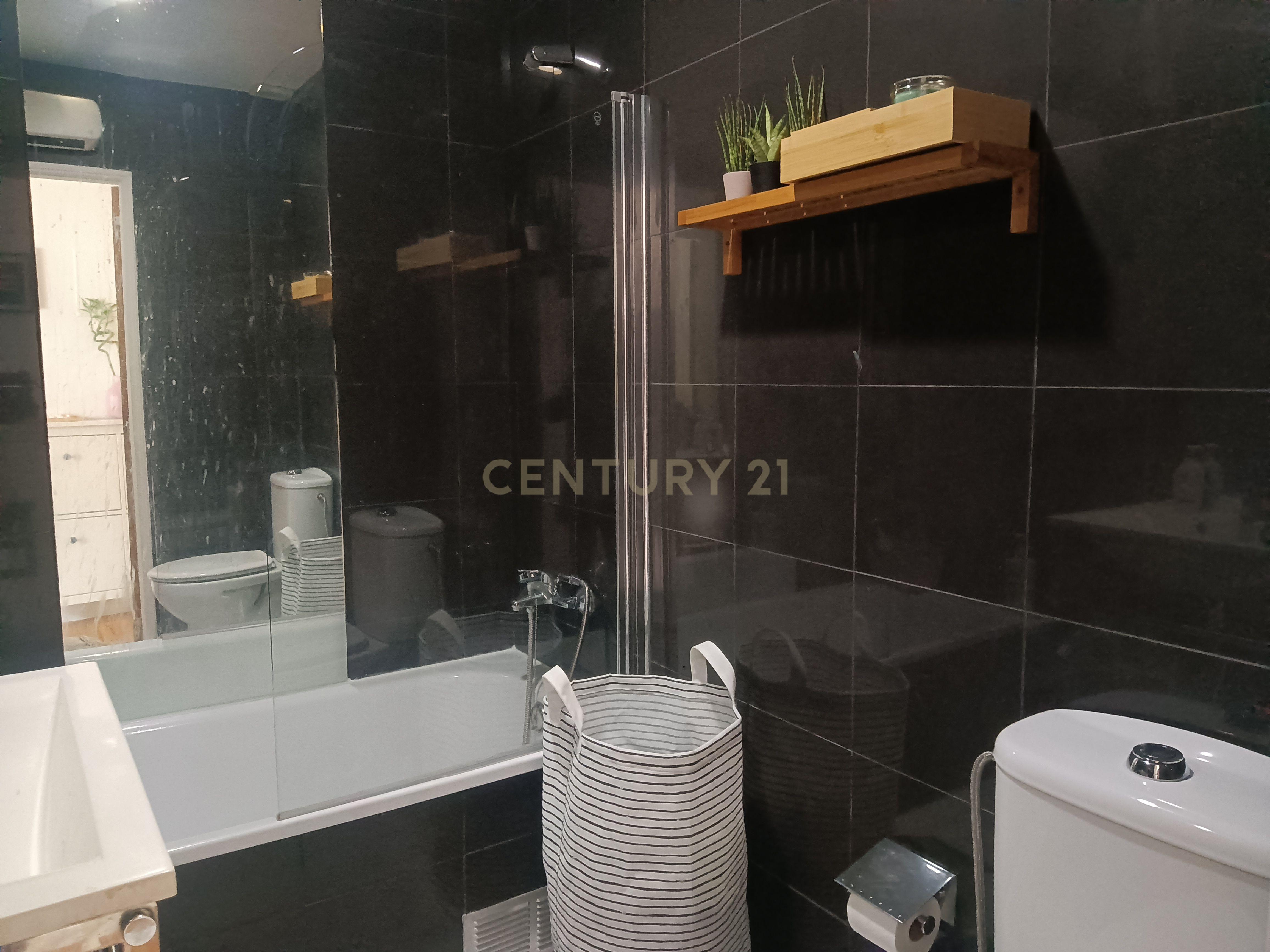 Apartamento T1 com terraço, perto de Santa Apolónia - Image 15