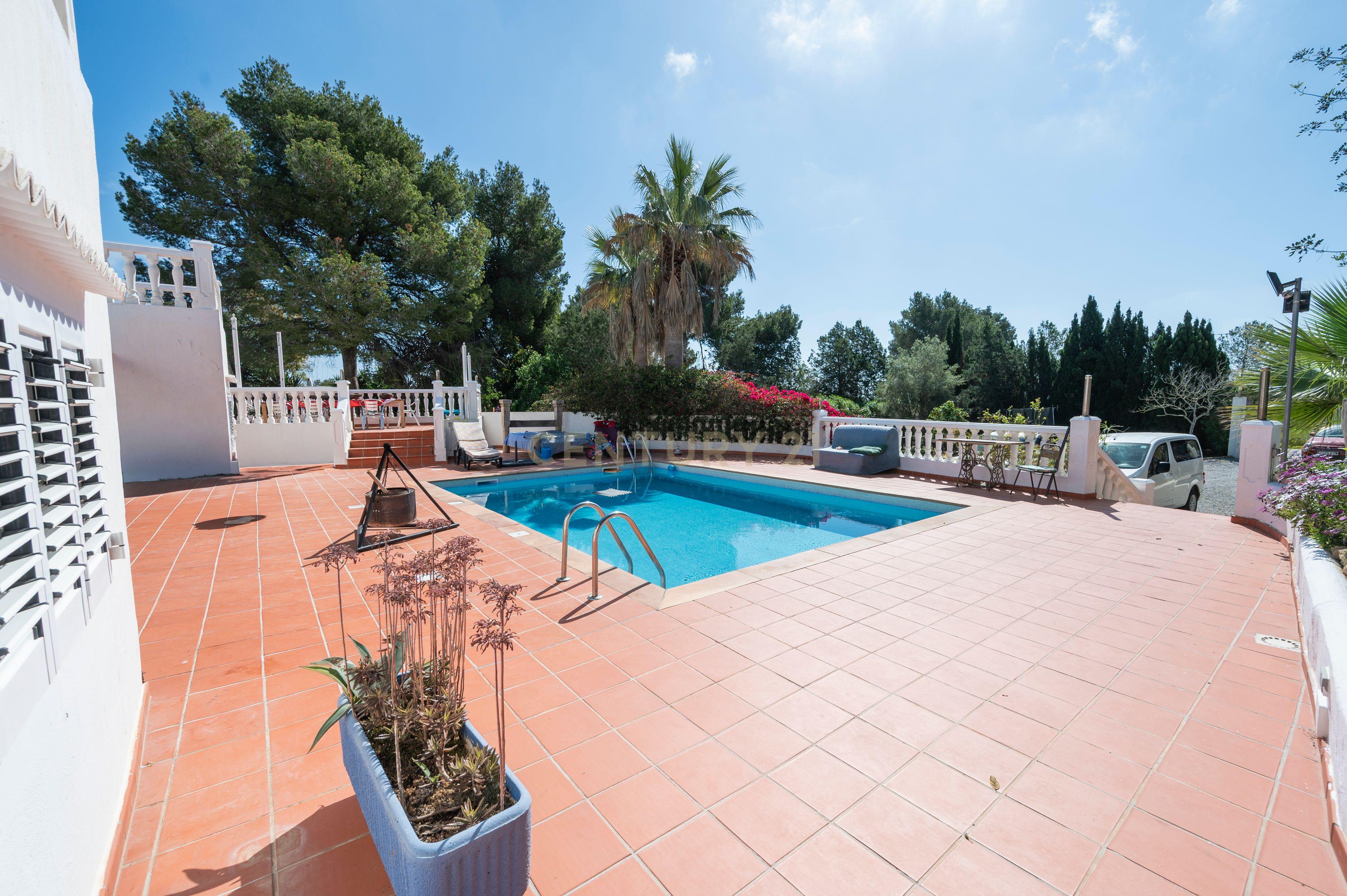 Moradia para reformar em Santa Eulália com piscina e vista panorâmica. Ótima oportunidade para investidores. - Image 7