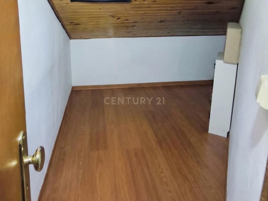 Excelente Apartamento de 4 Assoalhadas com Terraço e Sótão Independente na Quinta do Conde. - Image 30