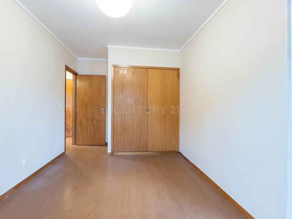 Conforto e Funcionalidade: T2 com Garagem em Ermesinde - Image 10