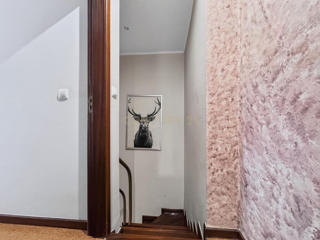 Apartamento T3 Duplex com Vista Desafogada no Monte da Caparica - Image 37