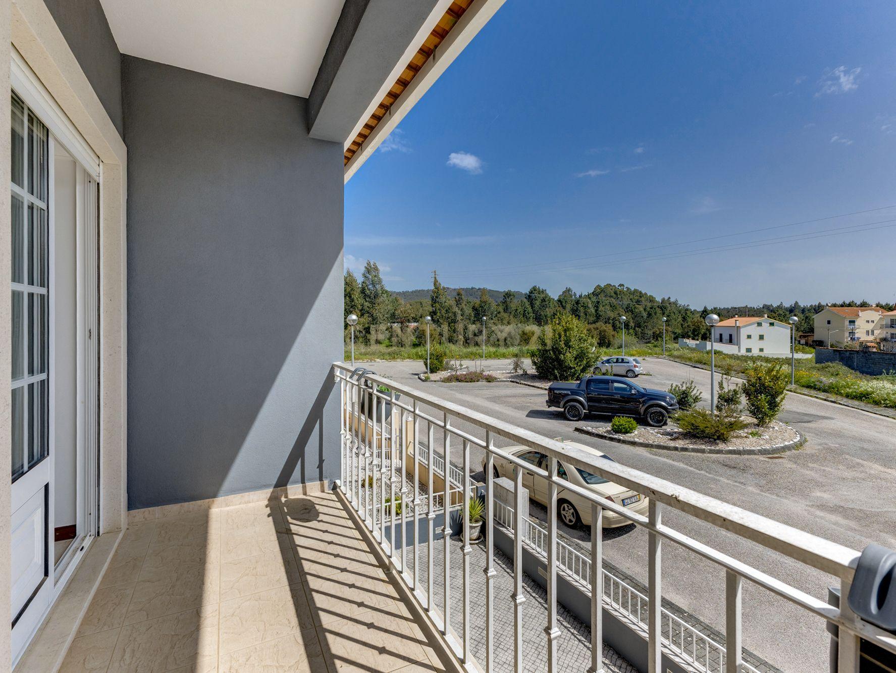 Casa Moderna em Vila de Rei com 4 Quartos e Segurança Avançada - Image 22