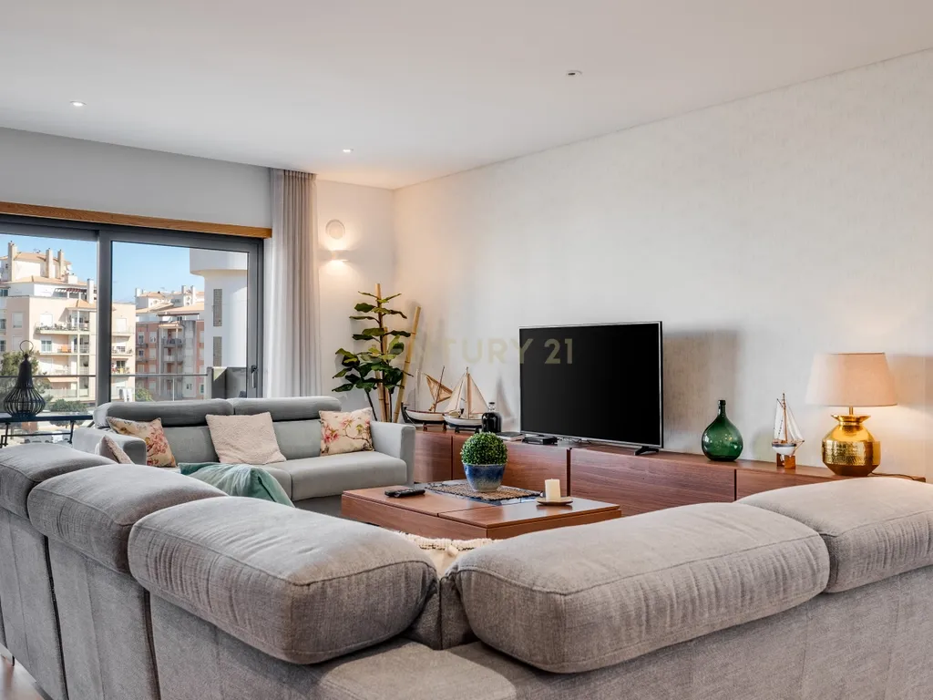 Apartamento T2+1 novo, design moderno, central, a 250metros da Praia de Armação de Pêra - Image 5