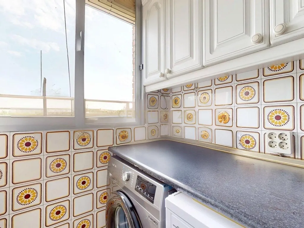 Apartamento T2 com Terraço em Madrid - Oportunidade de Recuperação - Image 16