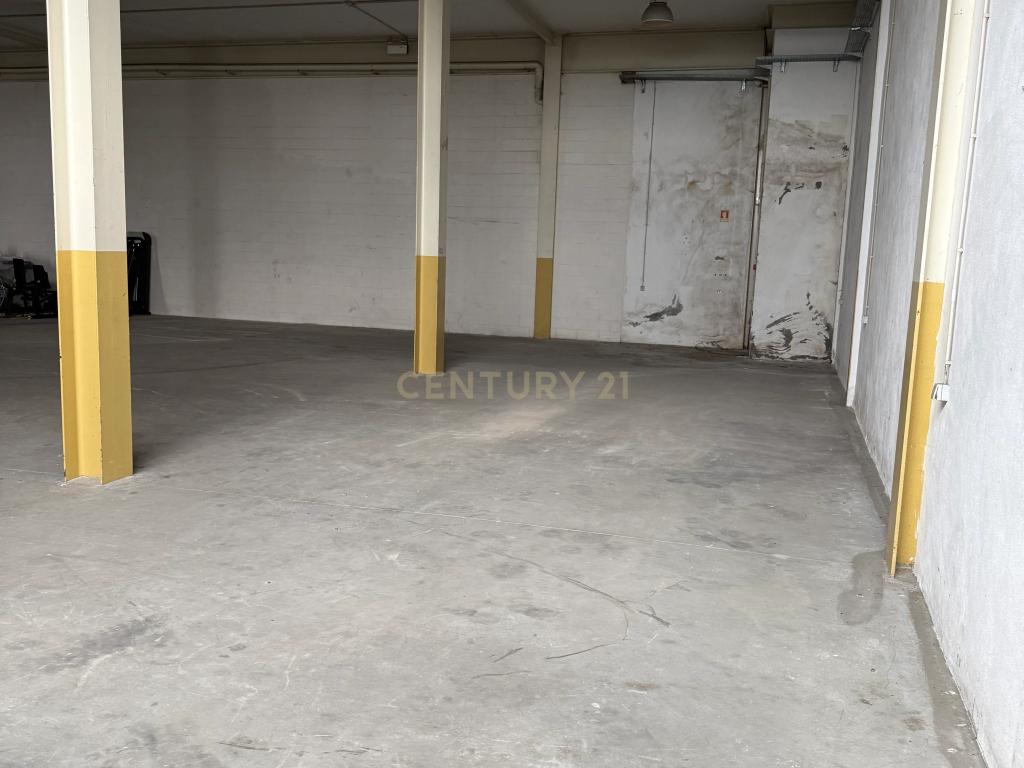 Armazém de 1.000 m² | 2 Pisos | Elevado Potencial de Rentabilidade - Image 7