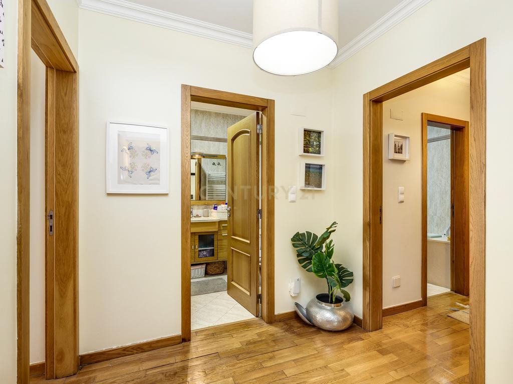 Apartamento T2 para Arrendamento | Urbanização do Neudel, Amadora - Image 19