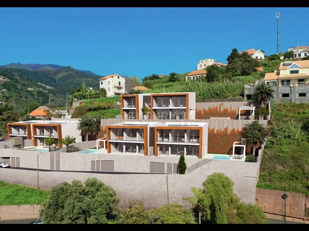 Terreno de Excelência | 3 Terrenos com Licença de Construção Emitida | Projeto para 5 Moradias de Prestígio | Vista Panorâmica para o Mar - Image 3