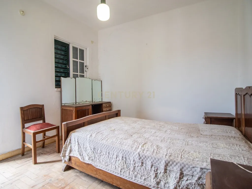 Oportunidade única em Abrunheira! Moradia T3+2 com terraço e vistas panorâmicas - Image 35