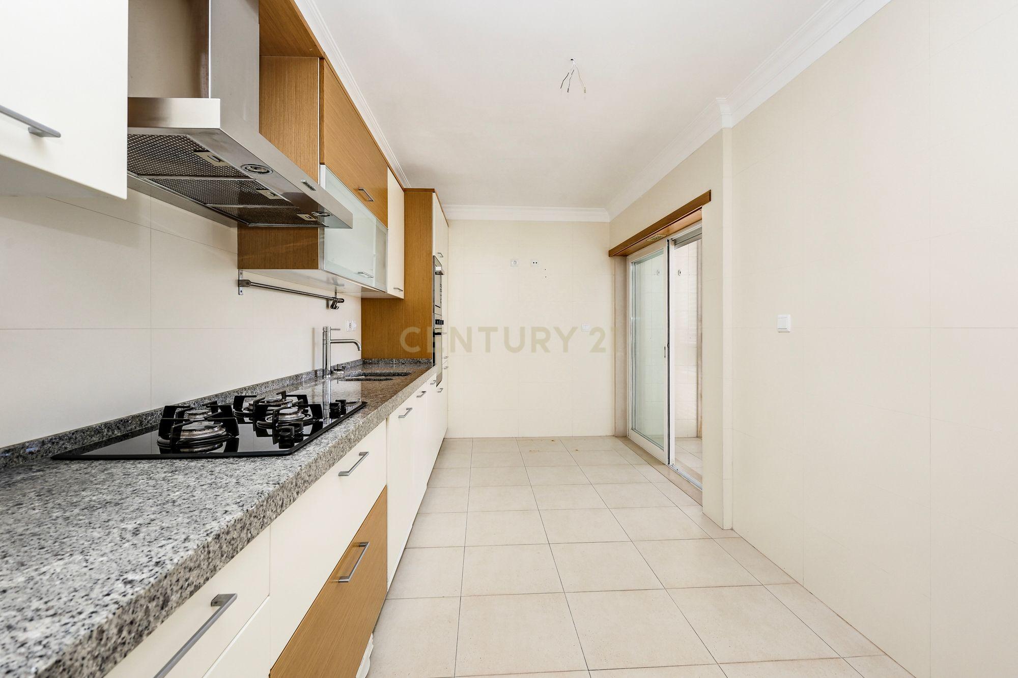 Apartamento T3 à venda em Mina de Água, Amadora — foto 14