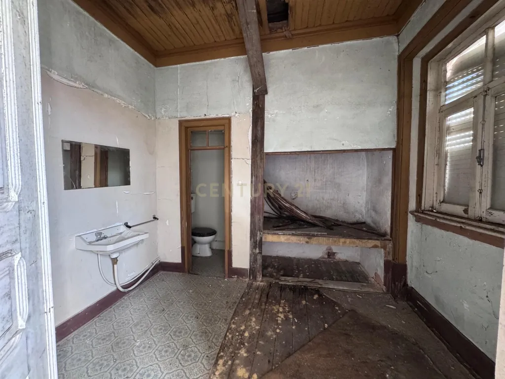 Moradia T6 para Recuperação - Zona Histórica - Albergaria dos Doze, Pombal - Image 26