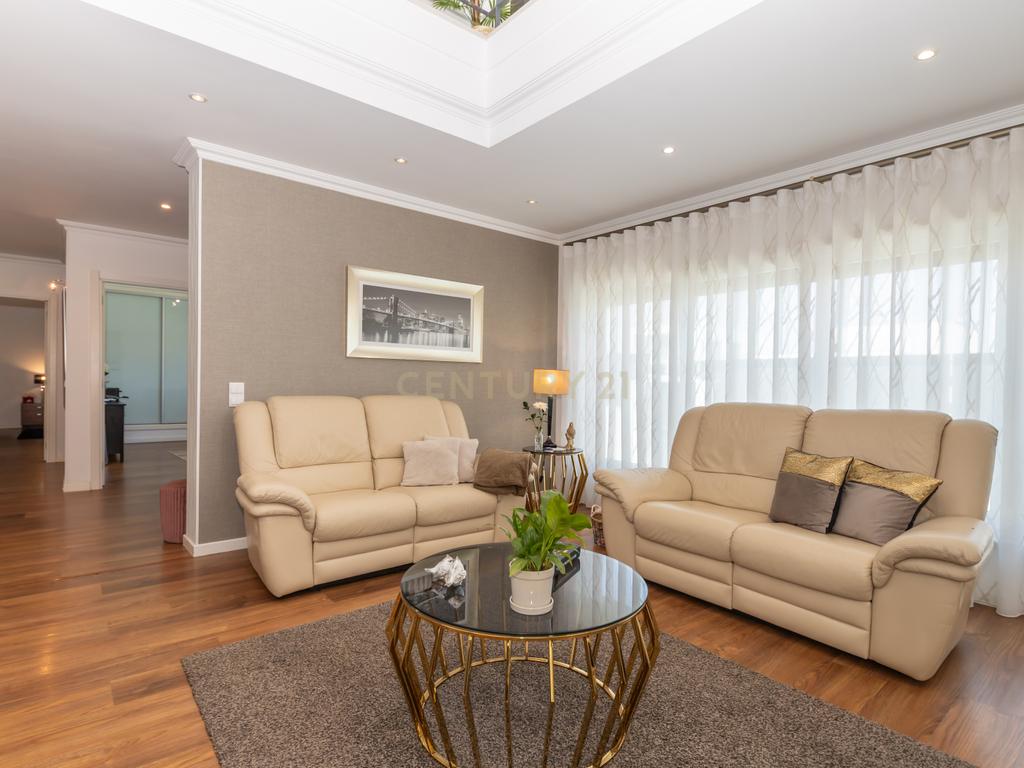 🌳 Moradia T4 Isolada com Jardim e Terraço na Quinta da Serralheira 🌞 - Image 21