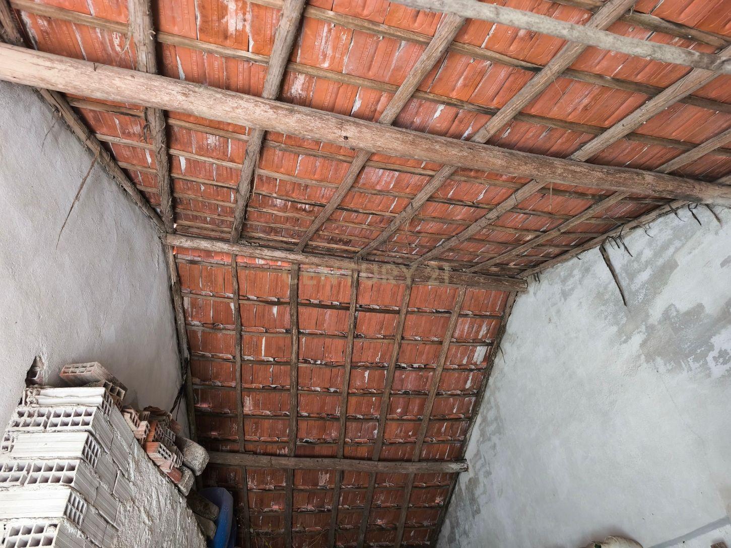 Arrecadação com Potencial de Transformação em Alojamento Local, Vila Chã - Alenquer